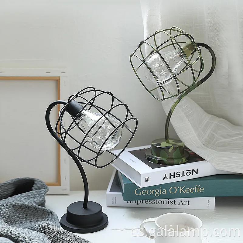 Lámpara de mesa LED de vidrio de linterna roja elegante para decoración navideña